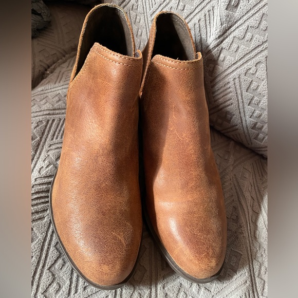 Sorel Lolla ll Cut Out Ankle Bootie - Picture 2 of 11